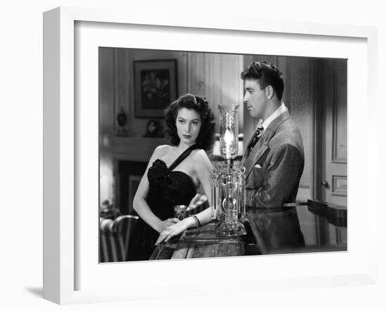 THE KILLERS, 1946 directed by ROBERT SIODMAK Ava Gardner / Burt Lancaster (b/w photo)-null-Framed Photo