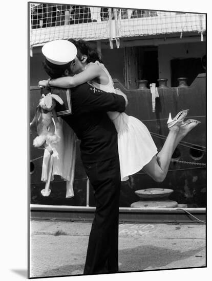 The Kiss-null-Mounted Premium Photographic Print