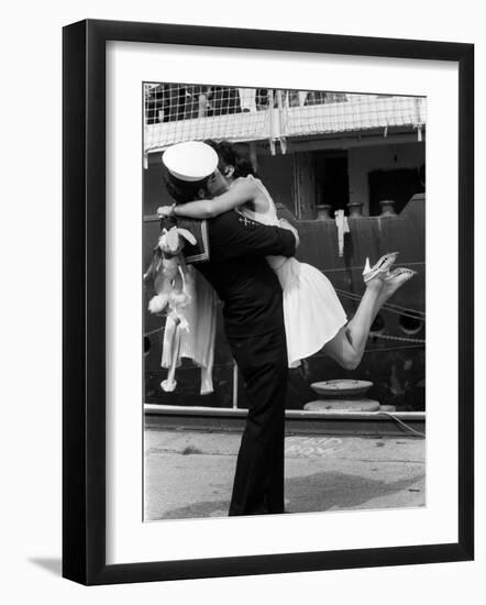 The Kiss-null-Framed Photographic Print