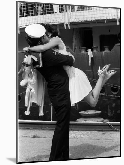 The Kiss-null-Mounted Photographic Print