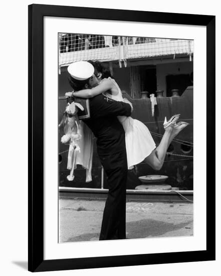 The Kiss-null-Framed Photographic Print