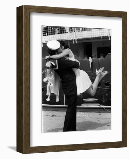 The Kiss-null-Framed Photographic Print