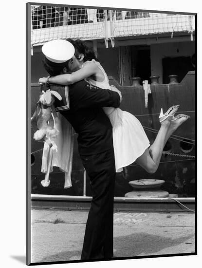 The Kiss-null-Mounted Photographic Print