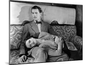 The Lady Vanishes, Michael Redgrave, Margaret Lockwood, 1938-null-Mounted Photo