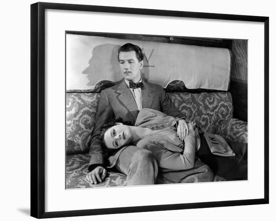 The Lady Vanishes, Michael Redgrave, Margaret Lockwood, 1938-null-Framed Photo