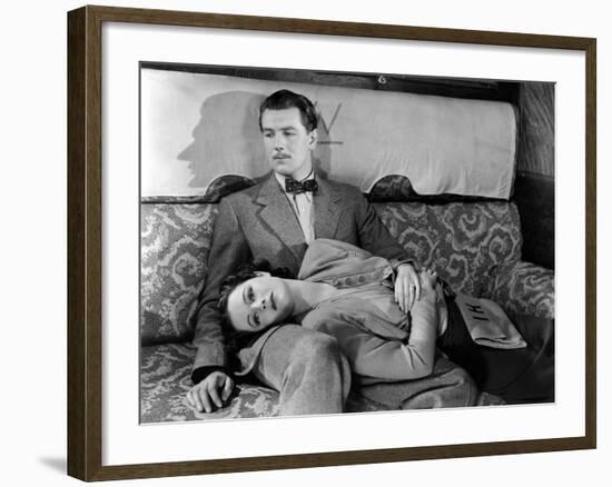 The Lady Vanishes, Michael Redgrave, Margaret Lockwood, 1938-null-Framed Photo