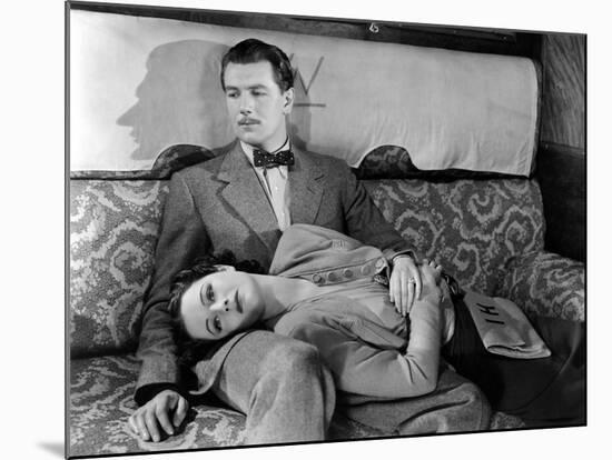 The Lady Vanishes, Michael Redgrave, Margaret Lockwood, 1938-null-Mounted Photo