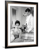 THE LAST TIME I SAW PARIS, 1954 directed by RICHARD BROOKS Elizabeth Taylor / Roger Moore (b/w phot-null-Framed Photo