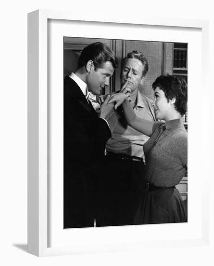 THE LAST TIME I SAW PARIS, 1954 directed by RICHARD BROOKS Roger Moore, Van Johnson and Elizabeth T-null-Framed Photo