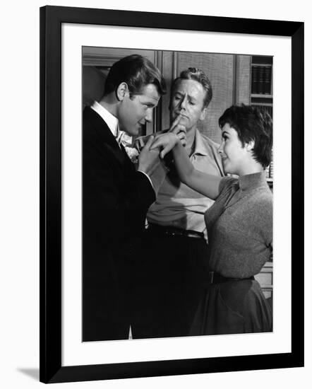 THE LAST TIME I SAW PARIS, 1954 directed by RICHARD BROOKS Roger Moore, Van Johnson and Elizabeth T-null-Framed Photo