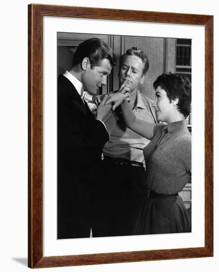 THE LAST TIME I SAW PARIS, 1954 directed by RICHARD BROOKS Roger Moore, Van Johnson and Elizabeth T-null-Framed Photo