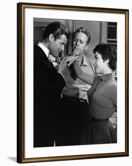 THE LAST TIME I SAW PARIS, 1954 directed by RICHARD BROOKS Roger Moore, Van Johnson and Elizabeth T-null-Framed Photo