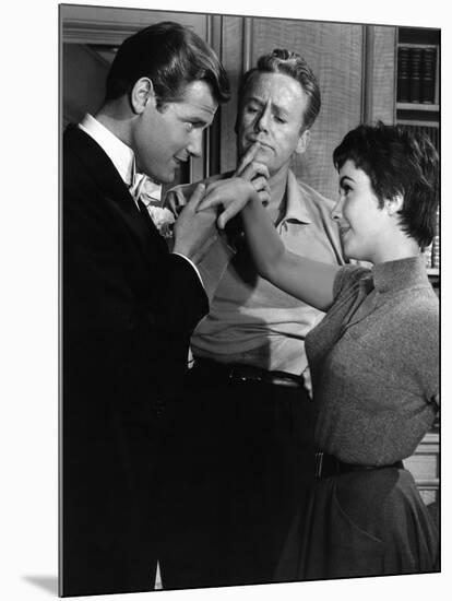 THE LAST TIME I SAW PARIS, 1954 directed by RICHARD BROOKS Roger Moore, Van Johnson and Elizabeth T-null-Mounted Photo