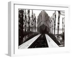 The Launch of the Ship the Queen Mary-null-Framed Premium Photographic Print