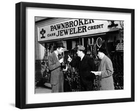 The Lost Weekend, Ray Milland, Lester Sharpe, Bertram Warburgh, 1945-null-Framed Photo