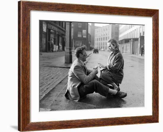 The Man In The White Suit, Alec Guinness, Joan Greenwood, 1951-null-Framed Photo