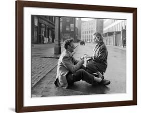 The Man In The White Suit, Alec Guinness, Joan Greenwood, 1951-null-Framed Photo