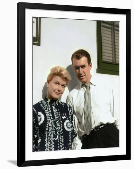 THE MAN WHO KNEW TOO MUCH, 1956 directed by ALFRED HITCHCOCK Doris Day / James Stewart (photo)-null-Framed Photo