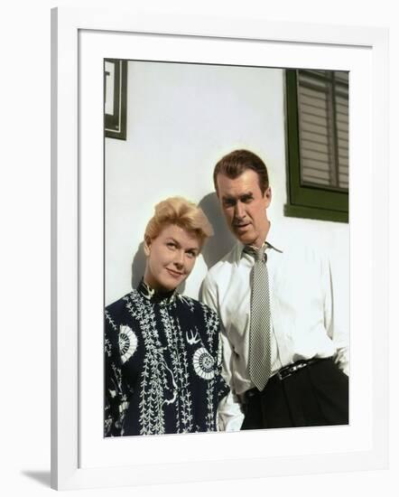 THE MAN WHO KNEW TOO MUCH, 1956 directed by ALFRED HITCHCOCK Doris Day / James Stewart (photo)-null-Framed Photo