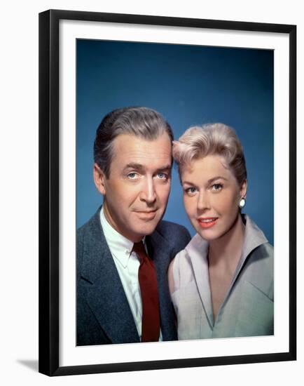 THE MAN WHO KNEW TOO MUCH, 1956 directed by ALFRED HITCHCOCK James Stewart and Doris Day (photo)-null-Framed Photo