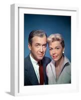 THE MAN WHO KNEW TOO MUCH, 1956 directed by ALFRED HITCHCOCK James Stewart and Doris Day (photo)-null-Framed Photo