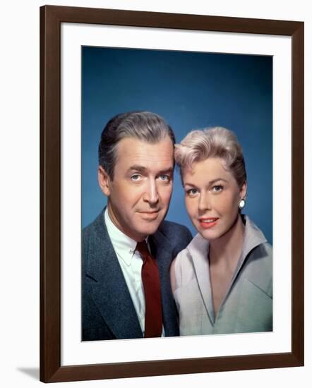 THE MAN WHO KNEW TOO MUCH, 1956 directed by ALFRED HITCHCOCK James Stewart and Doris Day (photo)-null-Framed Photo