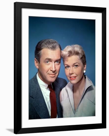 THE MAN WHO KNEW TOO MUCH, 1956 directed by ALFRED HITCHCOCK James Stewart and Doris Day (photo)-null-Framed Photo