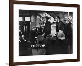 THE MAN WHO SHOT LIBERTY VALANCE, 1962 directed by JOHN FORD John Wayne and James Stewart (b/w phot-null-Framed Photo