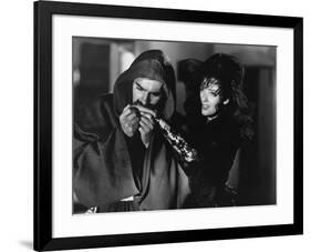 THE MARK OF ZORRO, 1940 directed by ROUBEN MAMOULIAN Tyrone Power and Linda Darnell (b/w photo)-null-Framed Photo