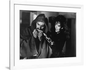 THE MARK OF ZORRO, 1940 directed by ROUBEN MAMOULIAN Tyrone Power and Linda Darnell (b/w photo)-null-Framed Photo