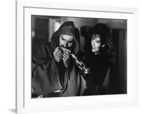 THE MARK OF ZORRO, 1940 directed by ROUBEN MAMOULIAN Tyrone Power and Linda Darnell (b/w photo)-null-Framed Photo