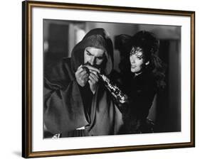 THE MARK OF ZORRO, 1940 directed by ROUBEN MAMOULIAN Tyrone Power and Linda Darnell (b/w photo)-null-Framed Photo