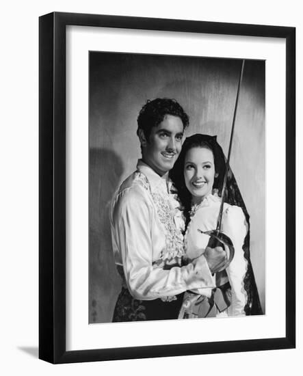 THE MARK OF ZORRO, 1940 directed by ROUBEN MAMOULIAN Tyrone Power and Linda Darnell (b/w photo)-null-Framed Photo