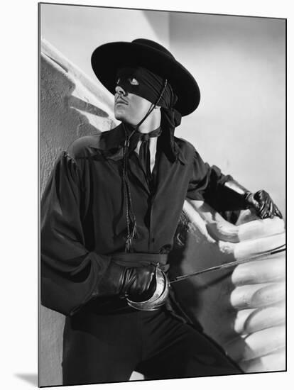 THE MARK OF ZORRO, 1940 directed by ROUBEN MAMOULIAN Tyrone Power (b/w photo)-null-Mounted Photo