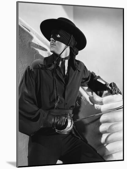 THE MARK OF ZORRO, 1940 directed by ROUBEN MAMOULIAN Tyrone Power (b/w photo)-null-Mounted Photo