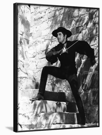 THE MARK OF ZORRO, 1940 directed by ROUBEN MAMOULIAN Tyrone Power (b/w photo)-null-Framed Photo