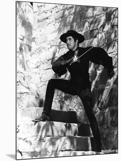 THE MARK OF ZORRO, 1940 directed by ROUBEN MAMOULIAN Tyrone Power (b/w photo)-null-Mounted Photo