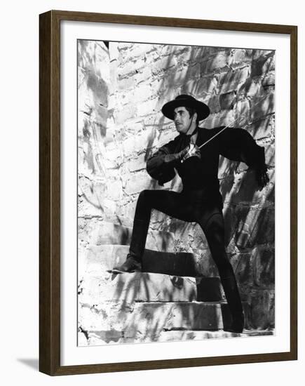 THE MARK OF ZORRO, 1940 directed by ROUBEN MAMOULIAN Tyrone Power (b/w photo)-null-Framed Photo