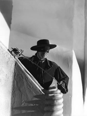 https://imgc.allpostersimages.com/img/posters/the-mark-of-zorro-1940-directed-by-rouben-mamoulian-tyrone-power-b-w-photo_u-L-Q1C1XFO0.jpg?artPerspective=n