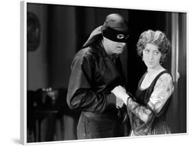 THE MARK OF ZORRO (Le signe by Zorro) by Fred Niblo with Douglas Fairbanks, Marguerite by la Motte,-null-Framed Photo