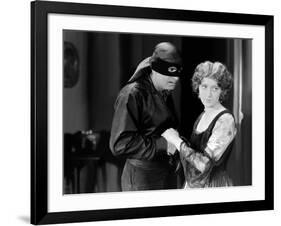 THE MARK OF ZORRO (Le signe by Zorro) by Fred Niblo with Douglas Fairbanks, Marguerite by la Motte,-null-Framed Photo
