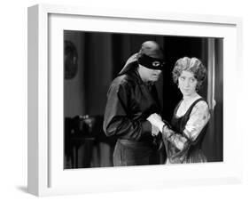 THE MARK OF ZORRO (Le signe by Zorro) by Fred Niblo with Douglas Fairbanks, Marguerite by la Motte,-null-Framed Photo