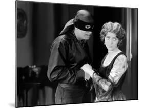 THE MARK OF ZORRO (Le signe by Zorro) by Fred Niblo with Douglas Fairbanks, Marguerite by la Motte,-null-Mounted Photo