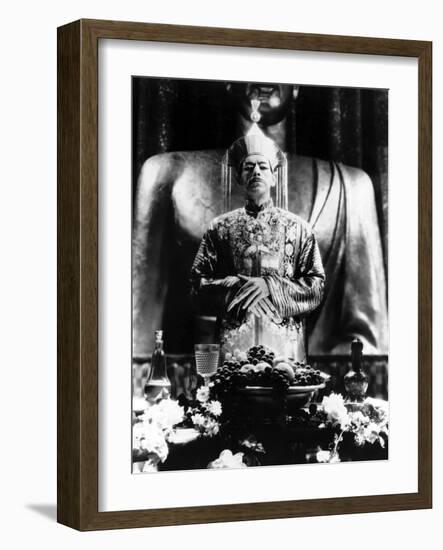 The mask of Fu Manchu by CharlesBrabin with Boris Karloff, 1932 (b/w photo)-null-Framed Photo