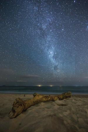 https://imgc.allpostersimages.com/img/posters/the-milky-way-above-itamambuca-beach-at-night-and-ship-lights-on-the-horizon_u-L-POKPOQ0.jpg?artPerspective=n