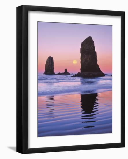 The Needles Rock Monoliths at Sunrise, Cannon Beach, Oregon, USA-Jaynes Gallery-Framed Photographic Print