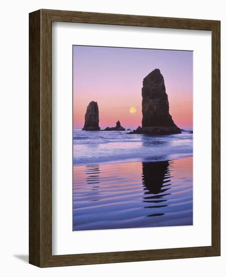 The Needles Rock Monoliths at Sunrise, Cannon Beach, Oregon, USA-Jaynes Gallery-Framed Photographic Print