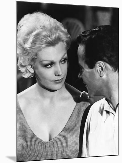 THE NOTORIOUS LANDLADY, 1961 DIRECETD BY RICHARD QUINE, script Blake Edwards, Kim Novak and Jack Le-null-Mounted Photo