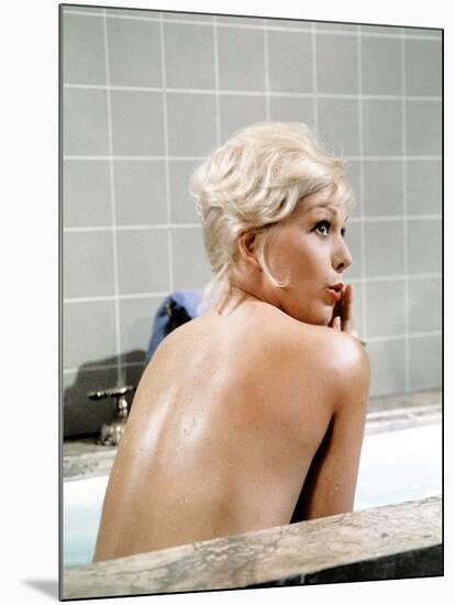 THE NOTORIOUS LANDLADY, 1961 DIRECETD BY RICHARD QUINE, script Blake Edwards, Kim Novak (photo)-null-Mounted Photo