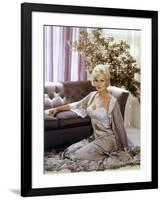 THE NOTORIOUS LANDLADY, 1961 DIRECETD BY RICHARD QUINE, script Blake Edwards, Kim Novak (photo)-null-Framed Photo